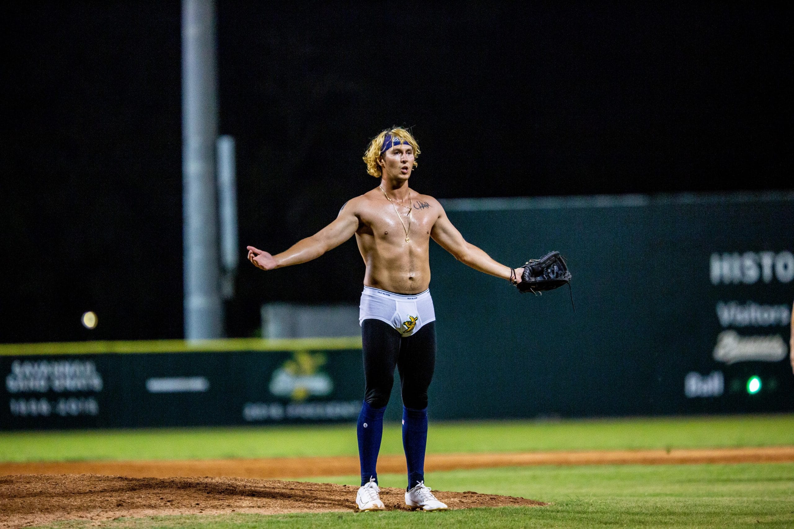 Baseball Player Pitches in his Underwear with Ric Flair Impression - The  Savannah Bananas